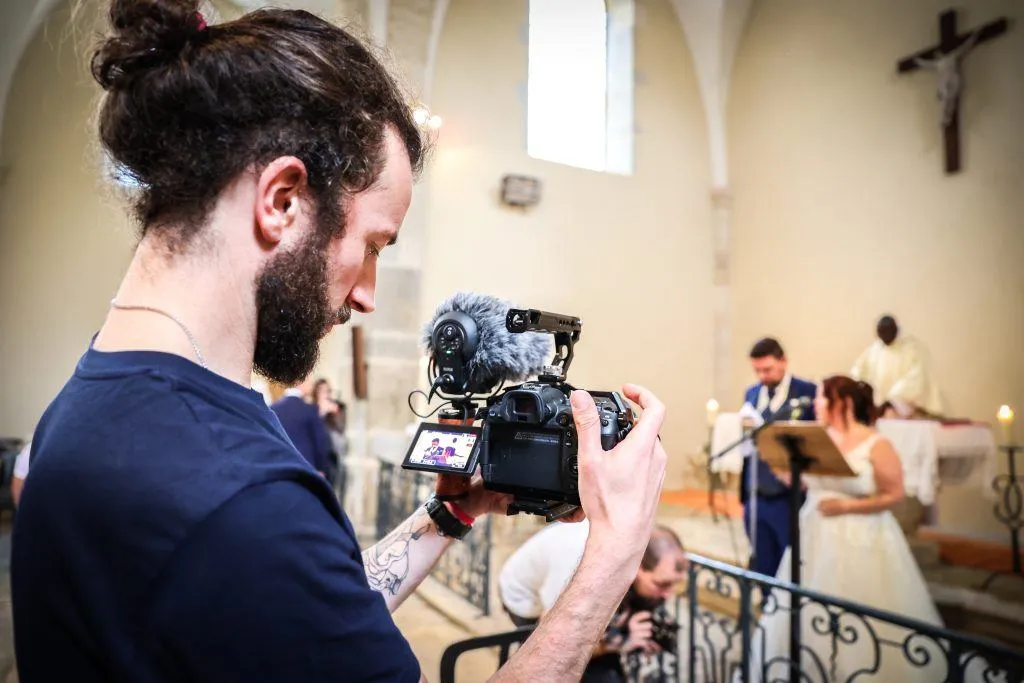Raphaël KLEIN, Vidéaste capturant un moment précieux lors d'un mariage Production vidéo à Nantes